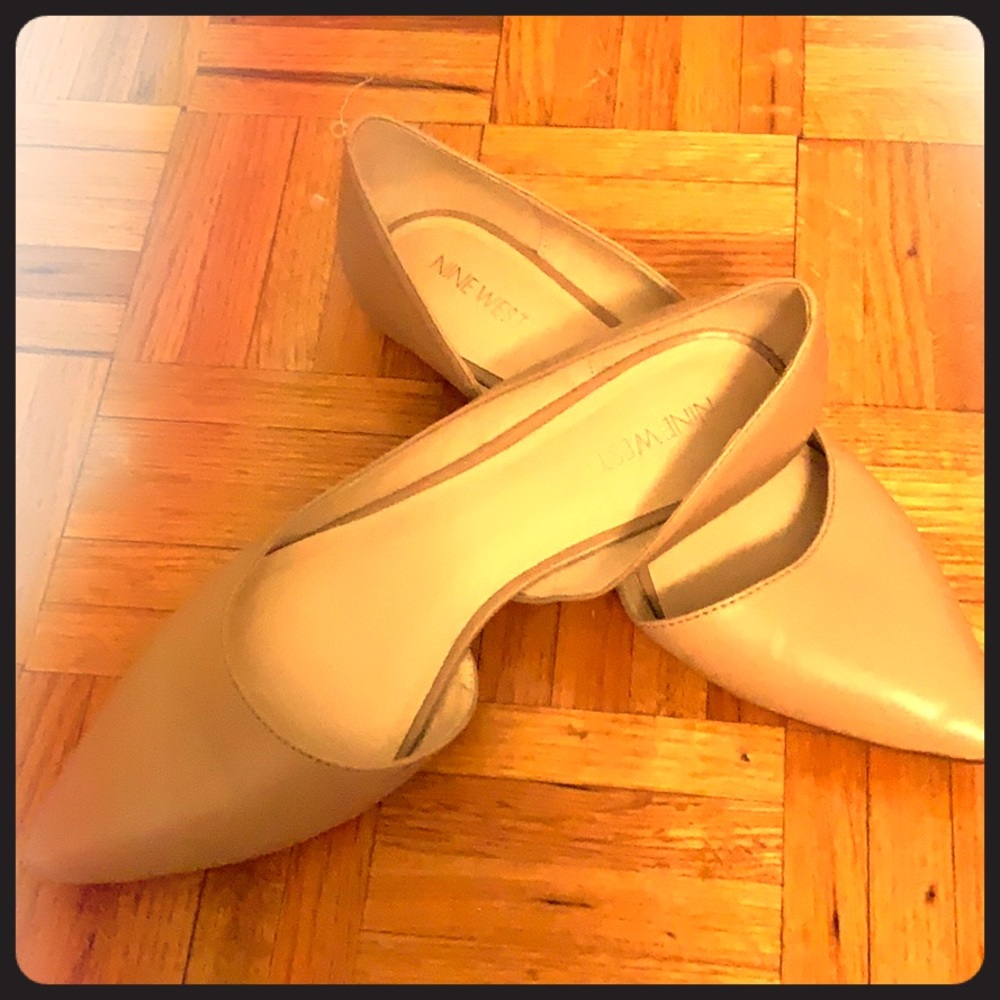 Low wedge light tan shoes